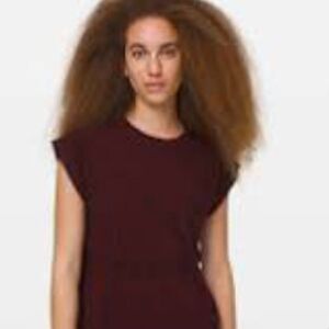 Lululemon Roll around tee  Expression Breathe Deeply in garnet size 2 NWT